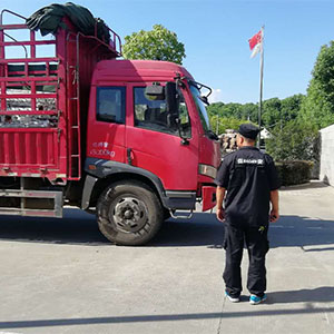 酷暑中認(rèn)真執(zhí)勤