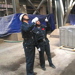 認(rèn)真執(zhí)勤中